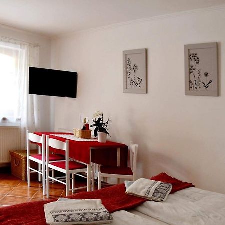 Szentesi Panzio Bed & Breakfast Fertőrákos Bagian luar foto