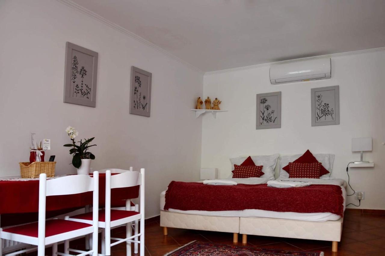 Szentesi Panzio Bed & Breakfast Fertőrákos Bagian luar foto