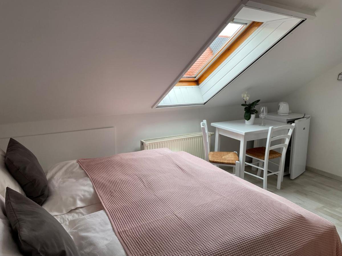 Szentesi Panzio Bed & Breakfast Fertőrákos Bagian luar foto