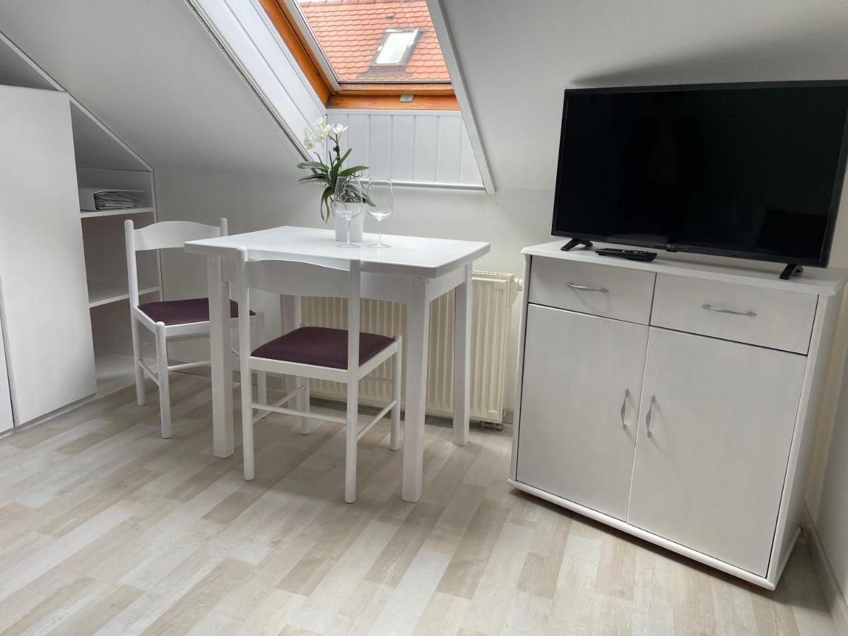 Szentesi Panzio Bed & Breakfast Fertőrákos Bagian luar foto