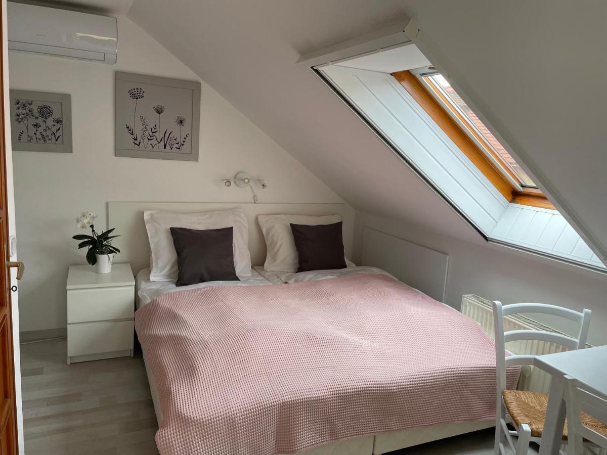 Szentesi Panzio Bed & Breakfast Fertőrákos Bagian luar foto