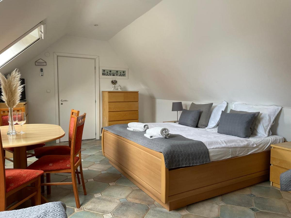 Szentesi Panzio Bed & Breakfast Fertőrákos Bagian luar foto