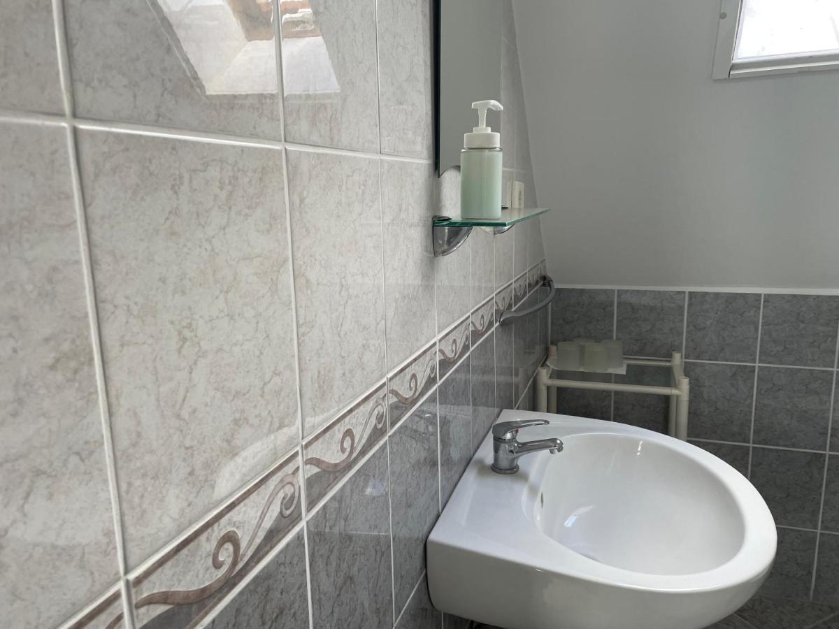 Szentesi Panzio Bed & Breakfast Fertőrákos Bagian luar foto