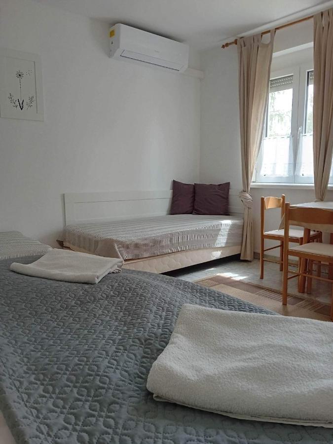 Szentesi Panzio Bed & Breakfast Fertőrákos Bagian luar foto