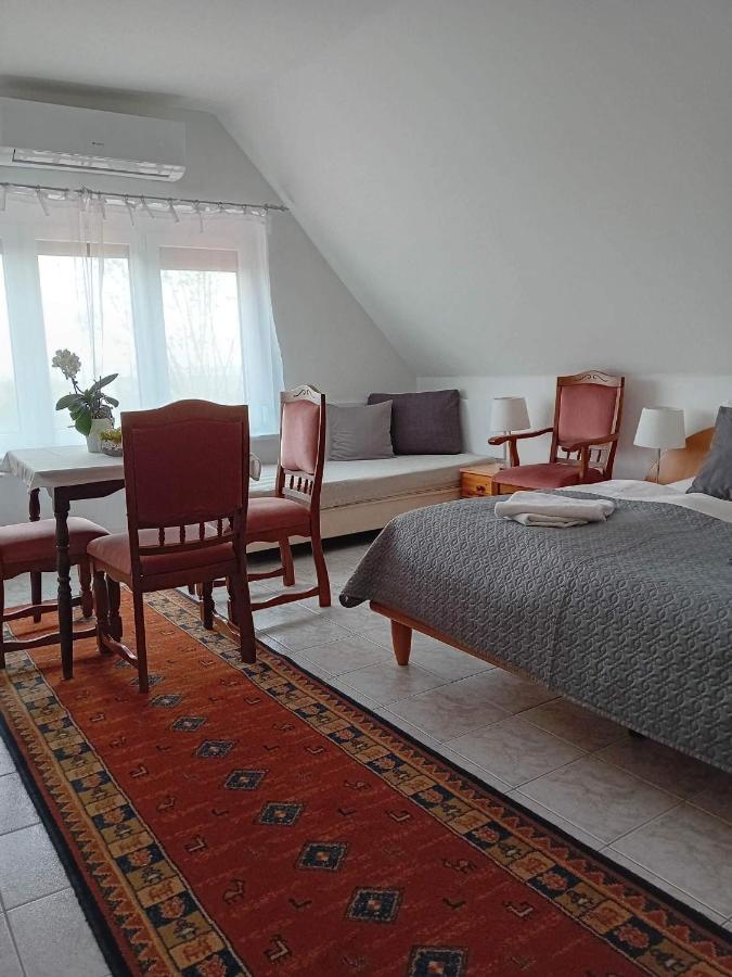 Szentesi Panzio Bed & Breakfast Fertőrákos Bagian luar foto