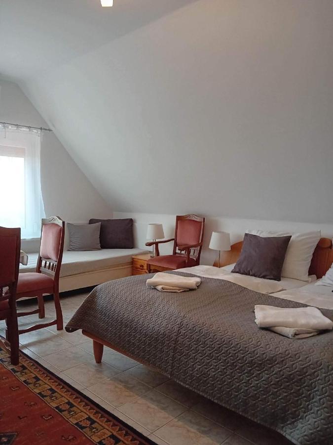 Szentesi Panzio Bed & Breakfast Fertőrákos Bagian luar foto