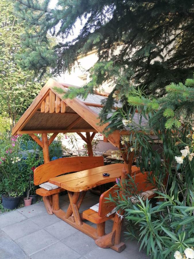 Szentesi Panzio Bed & Breakfast Fertőrákos Bagian luar foto
